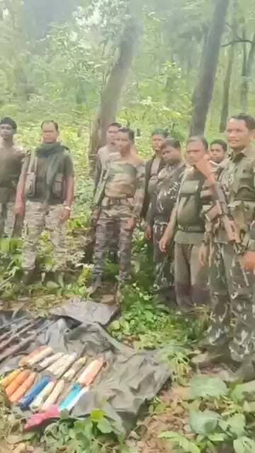 नक्सलवाद के खिलाफ अभियान के बीच जंगलों से लगातार बरामद हो रहे नक्सली डंप #shorts #new