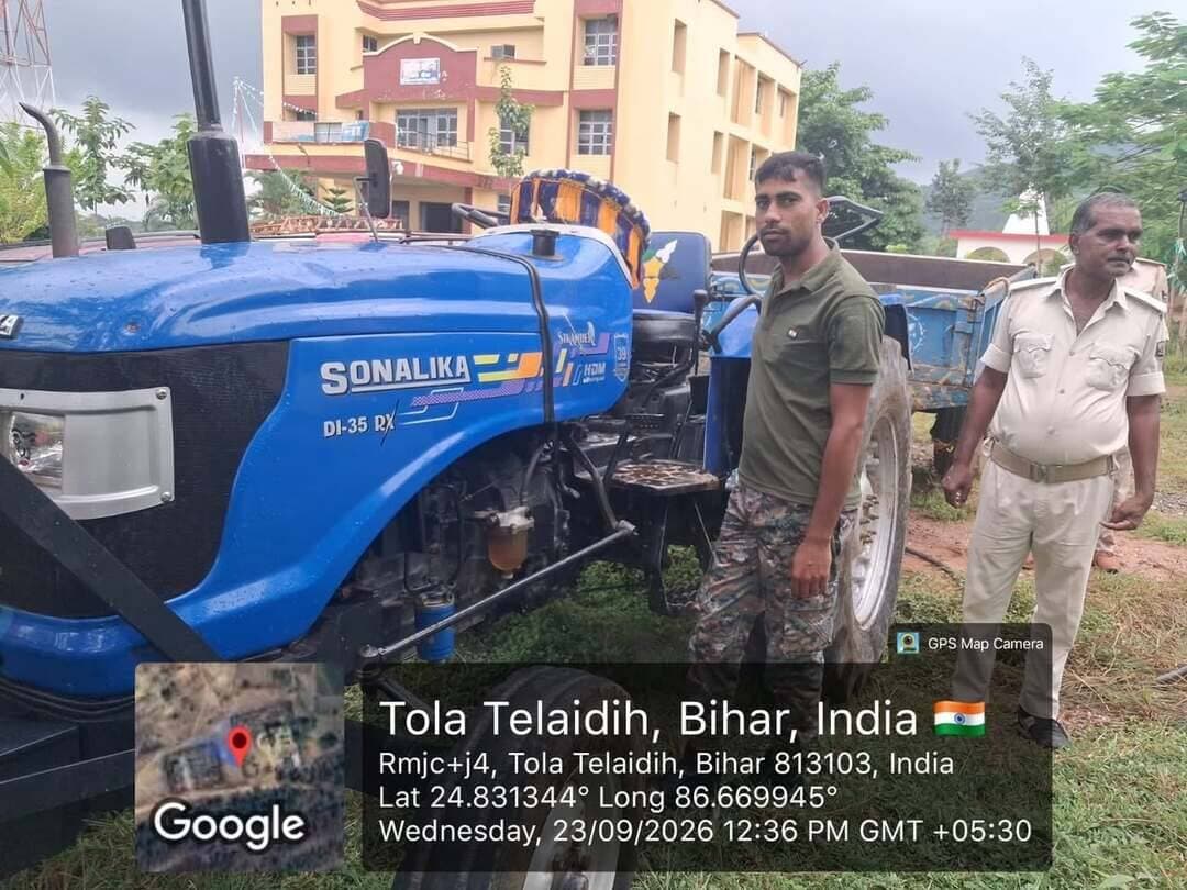 आज अवैध खनन, परिवहन एवं भंडारण के विरुद्ध प्राप्त सूचना के आलोक में जिला खनन टीम द्वारा सुनियोजित तरीके से लगातार छापेमारी अभियान चलाया गया। इस क्रम में सुइया एवं बौंसी थाना अंतर्गत कार्रवाई करते हुए कुल 04 वाहनों को जब्त किया गया तथा लगभग ₹5.40 लाख का दंड अधिरोपित किया गया।
समाहर्ता, बांका द्वारा अवैध बालू खनन, परिवहन एवं भंडारण में संलिप्त व्यक्तियों के विरुद्ध नियमित रूप से सघन छापेमारी एवं सख्त कार्रवाई सुनिश्चित करने का निर्देश संबंधित पदाधिकारियों को दिया गया है। साथ ही, अवैध गतिविधियों पर प्रभावी नियंत्रण के लिए कार्रवाई लगातार जारी रखने का निर्देश दिया गया है।
#CMSamrat
#samratchoudhary