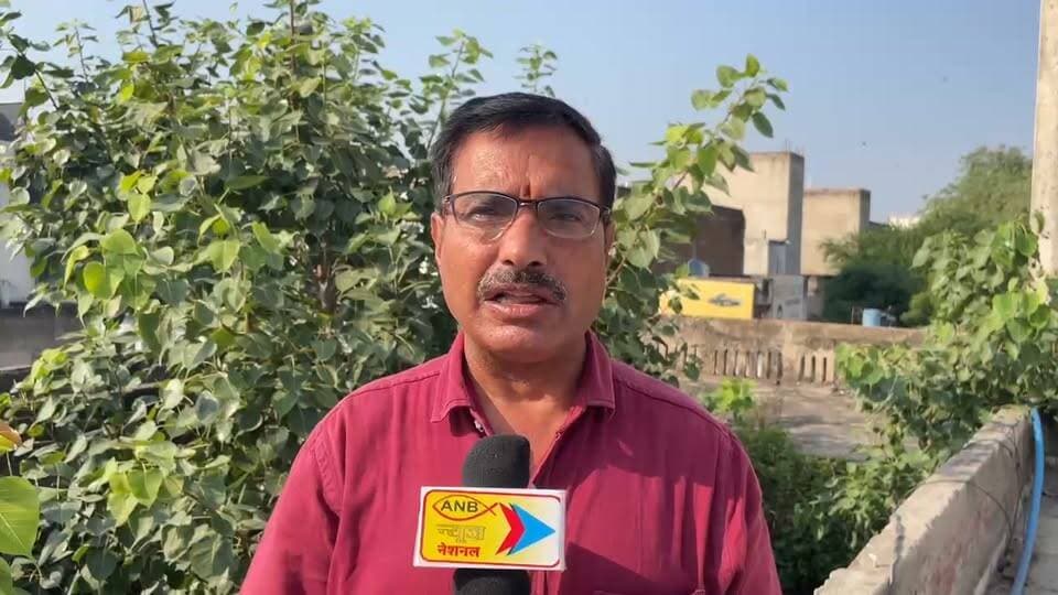 मतदाता दावे एवं आपत्तियां तीस सितंबर तक करवाए दर्ज - डीसी अभिषेक मीणा
मतदाता सूची के विशेष गहन पुनरीक्षण-2026 के तहत दावे एवं आपत्तियां दर्ज करने का कार्य 30 सितंबर तक किया जाएगा। डीसी अभिषेक मीणा ने मतदाताओं से अपील की है कि वे 30 सितंबर तक संबंधित मतदान केंद्र पर पहुंचकर मतदाता सूची में नाम, विवरण आदि से संबंधित दावे एवं आपत्तियां प्रस्तुत कर सकते है।
जिला निर्वाचन अधिकारी एवं डीसी अभिषेक मीणा ने बताया कि हरियाणा में चल रहे विशेष गहन पुनरीक्षण अभियान के तहत 30 सितंबर 2026 तक दावे एवं आपत्तियां दाखिल की जाएगी। इसके साथ ही दावे एवं आपत्तियों का निपटारा 28 अक्टूबर तक किया जाएगा। उन्होंने बताया कि मतदाता सूची का अंतिम प्रकाशन अब 6 नवंबर को होगा।