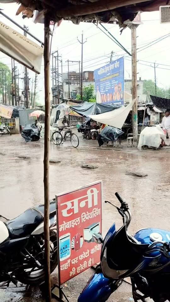 आजकल इस तरह का है बांदा का मौसम, रोज़ पानी बरस रहा है। आपका क्या कहना है इस बारे में कमेंट में अवश्य बताएं। #reel #reelsforyou