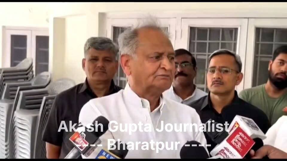 "मैं ऐसी उम्मीद नहीं करता था.. मैं तो उनको भला आदमी समझता था.. भजनलाल जी आपसे यह उम्मीद नहीं थी.. लानत है तुम पर"
- अशोक गहलोत, पूर्व मुख्यमंत्री
