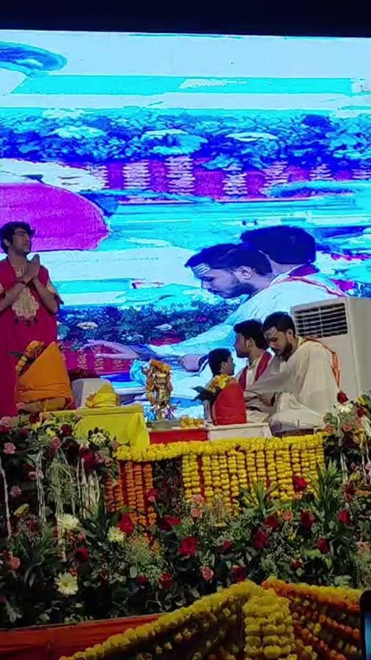 बागेश्वर धाम के पीठाधीश्वर धीरेंद्र शास्त्री का ग्रेटर नोएडा में भव्य आगमन
