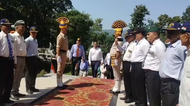 *शहीद स्मारक पर 1965 भारत-पाक युद्ध का 61वां विजय दिवस मनाया,*
*डीसी राहुल कुमार ने शहीद स्मारक पर पुष्पचक्र अर्पित कर वीर सैनिकों को दी श्रद्धांजलि*