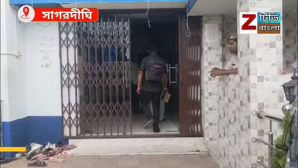 মুর্শিদাবাদের সাগরদীঘিতে বেআইনি মদ-সহ গ্রে*ফ*তা*র দুই