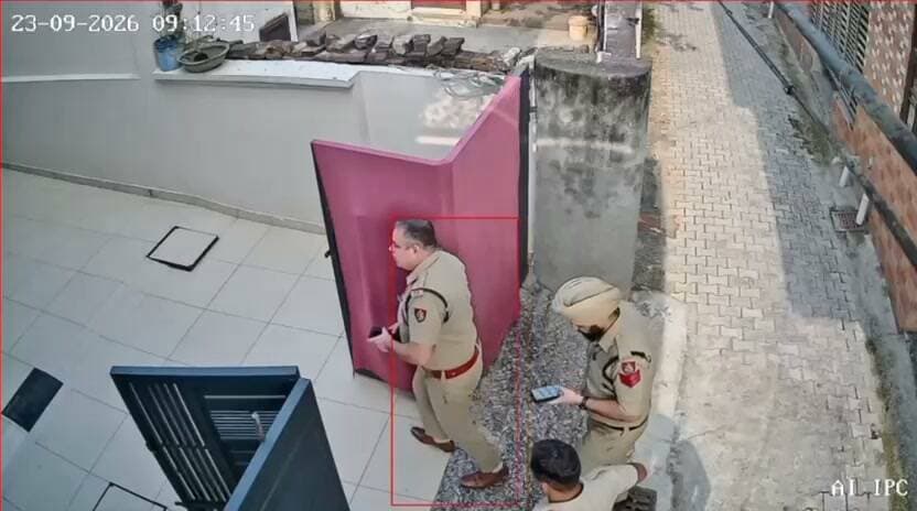 किसान नेता मनदीप रोड छपर को गिरफ्तार करने पहुंची पुलिस