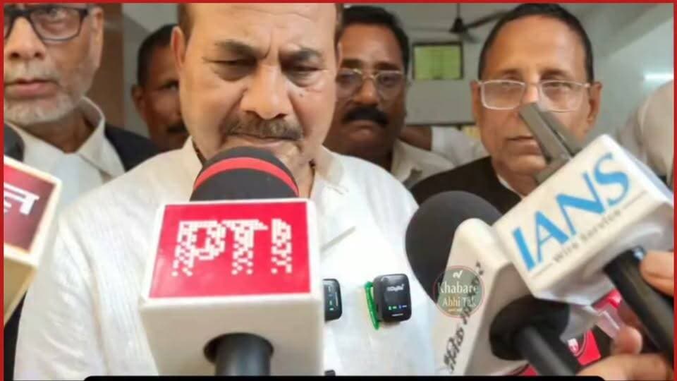 मऊ में कैबिनेट मंत्री दारा सिंह चौहान का 2027 विधानसभा चुनाव को लेकर बड़ा बयान चर्चा में। जानिए उन्होंने आगामी चुनाव को लेकर क्या कहा।
#UPPolitics #UPElection2027