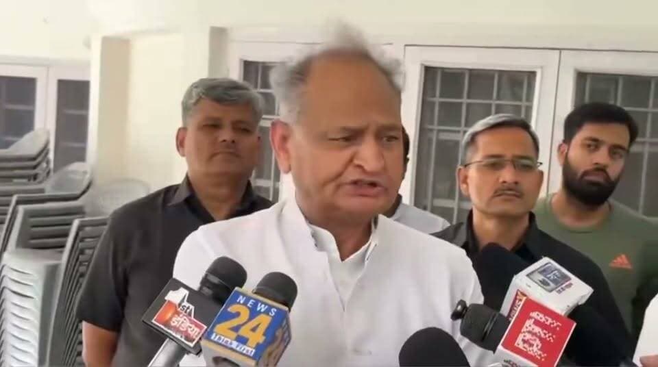 “पुलिस का दबदबा उनकी गुंडागर्दी…इस बार जिन अधिकारियों ने भाग लिया है राजस्थान कैडर को कलंकित किया है यहाँ के IAS-IPS ने”