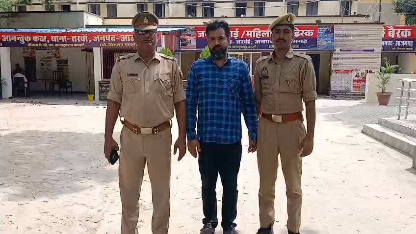 17 साल से फरार ₹25 हजार का इनामी गिरफ्तार, तमंचा-कारतूस बरामद, अपहरण, दुष्कर्म और गैंगस्टर एक्ट समेत पांच मुकदमों में था वांछित, नाम और ठिकाना बदलकर रह रहा था आरोपी आजमगढ़
https://abckhabar.in/?p=8497