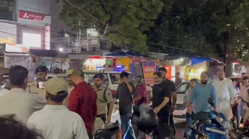 *BIG BREAKING*
*पटना के वार्ड नंबर 24 के पूर्व वार्ड पार्षद अनिल यादव को लगी गोली, जन सुराज के सूत्रधार प्रशांत किशोर देखने पहुंचे उदयन अस्पताल बोरिंग रोड*