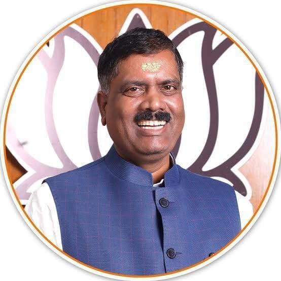 देहरादून
उत्तराखंड बीजेपी ने किया बड़ा फेरबदल
दुष्यंत गौतम की उत्तराखंड से छुट्टी
राम माधव बने बीजेपी उत्तराखंड के नए प्रभारी
पार्टी ने बनाए दो सह प्रभारी
अरविंद मेनन और बांसुरी स्वराज को बनाया गया सह-प्रभारी
