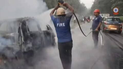 सात मोड ऋषिकेश में कार में अचानक लगी आग पर अग्निशमन कार्य करती फायर सर्विस ऋषिकेश 🚒
#uttarakhandFireService #Rishikesh #firebrigade #carfire #firefighting