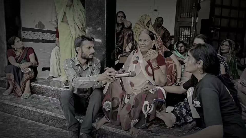 ब्रह्मानंद यादव हत्याकांड में नया मोड़, दो मासूम बच्चों ने खोया पिता
गोसाईपुर में ब्रह्मानंद यादव की हत्या से मातम, परिवार ने की सख्त कार्रवाई की मांग
#ब्रह्मानंद_यादव #गोसाईपुर #संतकबीरनगर #ब्रह्मानंद_हत्याकांड #SantKabirNagar #Gosaipur #BrahmanandYadav #BreakingNews #UPNews #CrimeNews #LatestNews #HindiNews #UPCrime #SantKabirNagarNews #GorakhpurNews #PurvanchalNews #ViralNews #BreakingUpdate #PoliceAction #JusticeForBrahmanand #CrimeUpdate #NewsAlert #UPBreakingNews #ताजा_खबर #बड़ी_खबर #हत्याकांड #पुलिस_जांच #न्याय_की_मांग #परिवार_की_मांग