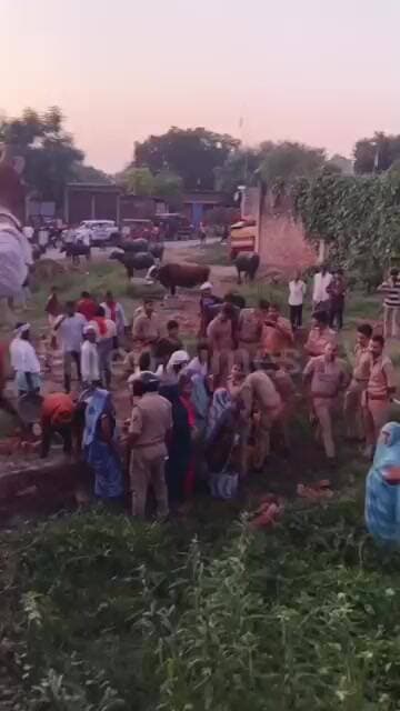 पुलिस जीप से गिरकर युवक की मौत, कई पर हुई बड़ी कार्रवाई#shorts