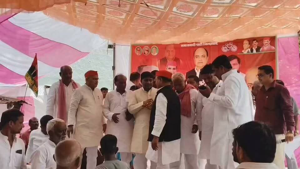 #जहानागंज में हुआ #विश्वकर्मा सम्मेलन #मुबारकपुर #विधायक #अखिलेश यादव ने #भाजपा सरकार पर बोला सीधा हमला कहा किसानों के लिए चीनी मिल, बुनकरों के लिए कम दर पर बिजली बिल, नौजवानों के लिए रोजगार सपा ही दे सकतीं हैं?