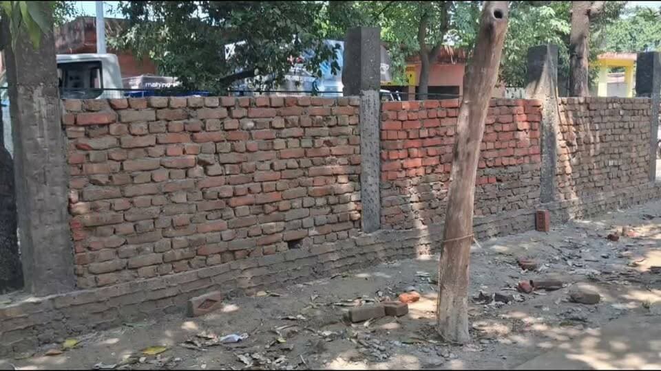 #एमएलसी प्रतिनिधि सौरभ उपाध्याय ने बेलईसा सब्जी मंडी में हो रहे निर्माण पर उठा दिए सवाल कहा लूट मची है निर्माण नया लेकिन ईट पुराना जांच की मांग?