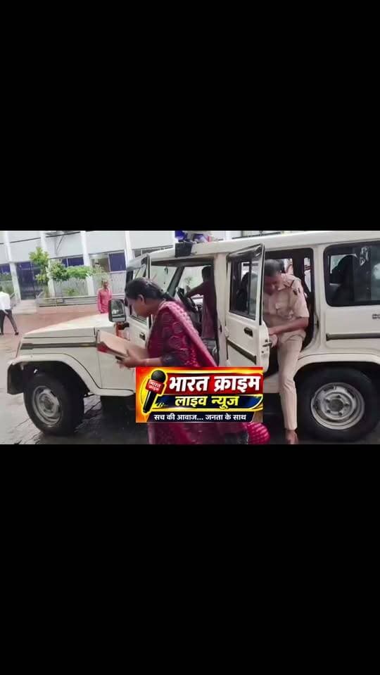#जमुई मड़वा पहाड़ छेड़खानी कांड : कोर्ट में पेशी के बाद बाहर निकलते ही आरोपी हरेराम यादव को वकील ने जड़ा थप्पड़।
