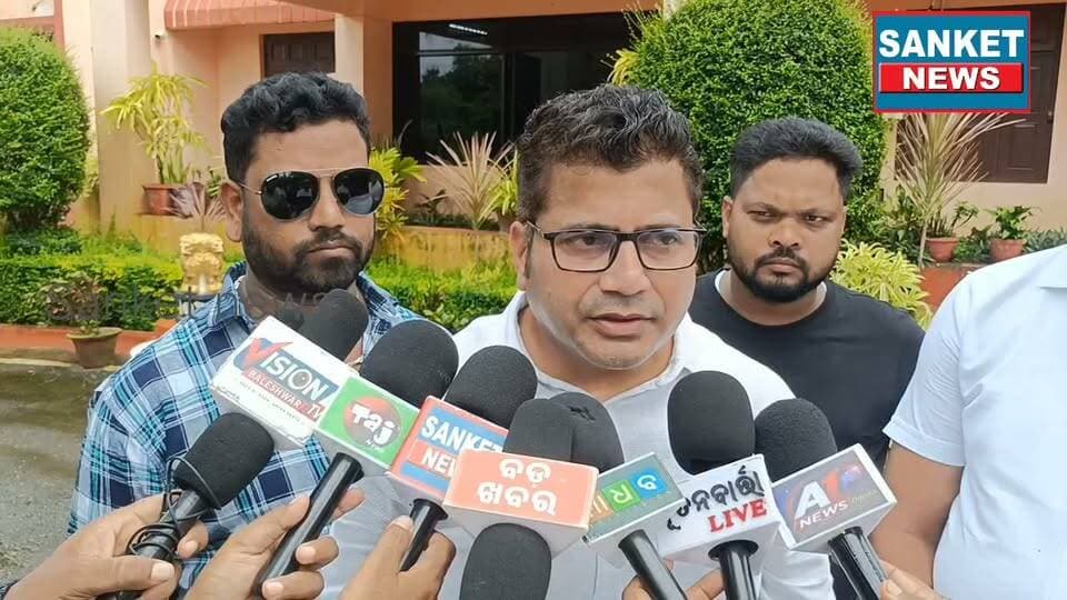 କଣ୍ଟ୍ରାକ୍ଟର ଓ ଲେବରଙ୍କ ମାଡ଼ରେ ଆହତ ହୋଟେଲ ବ୍ୟବସାୟୀ, ନ୍ୟାୟ ପାଇଁ ଏସପି ଙ୍କ ଦ୍ୱାରସ୍ଥ ହେଲେ ନୀଳଗିରି ବାସୀ || ବାଲେଶ୍ବର