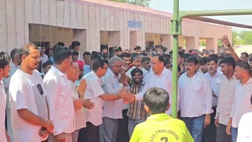 संसदीय क्षेत्र की सिवाना (बालोतरा) विधानसभा क्षेत्र में जिला स्तरीय खेल-कूद प्रतियोगिता शुभारंभ समारोह में
सारणो का तला (सिणधरी)