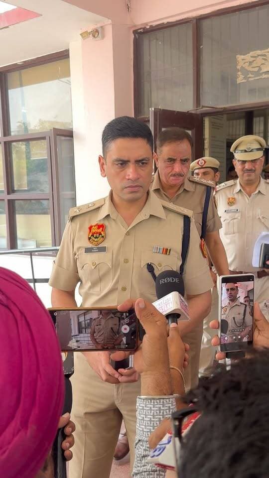 🚨 एसपी करनाल कर्ण गोयल का असंध थाने में औचक निरीक्षण!
#KarnalPolice #Assandh #SPKarnal #HaryanaPolice #LawAndOrder