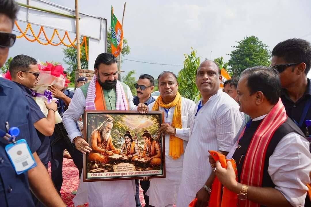 बक्सर में भाजपा कार्यकर्ताओं के बीच पहुंचे सीएम सम्राट चौधरी, बूथ से लेकर गठबंधन तक दिया संगठन मजबूत करने का मंत्र ..
खबर कमेंट बॉक्स में