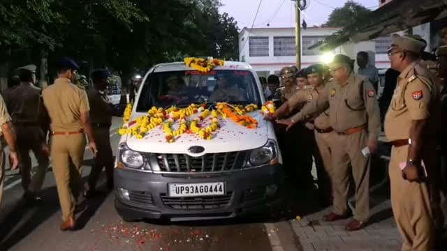 झाँसी से कानपुर स्थानांतरण पर ASP अरीबा नोमान को भावभीनी विदाई,