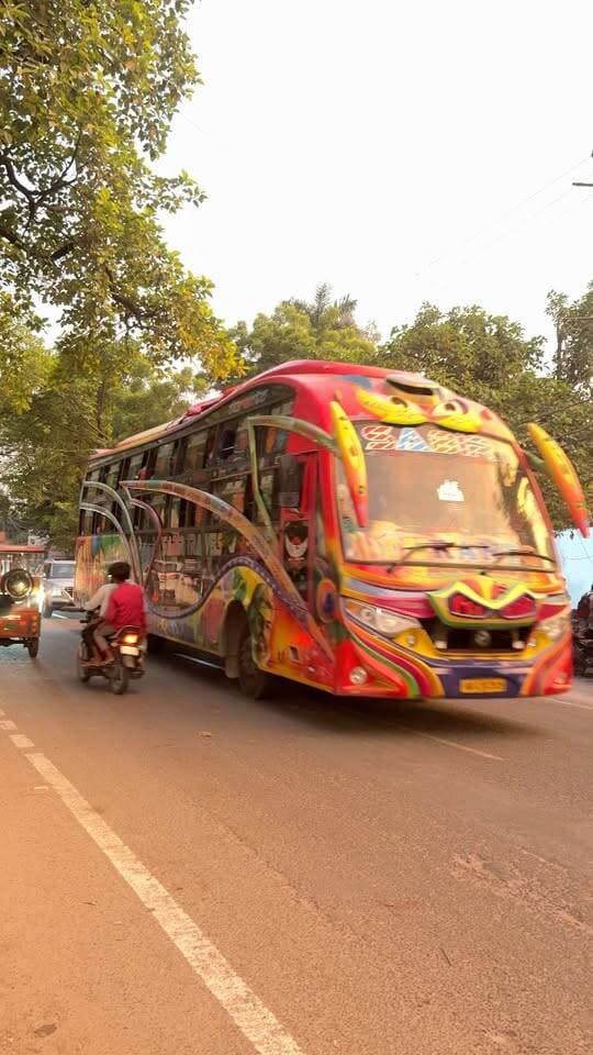 ये हरी बस आपने देखी है पहचानते हो तो बताओ ये कहाँ जा रही है कमेंट में जवाब दो देखते हैं कौन सही बताता है बाराबंकी वाले बताओ #GreenBus #Barabanki #viralpost