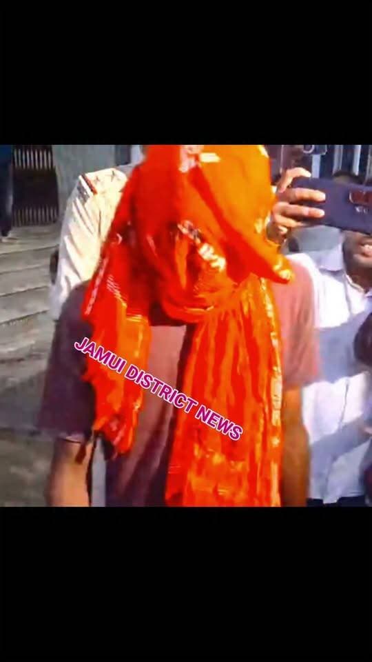 जमुई में छेड़खानी करने वाले नंदन यादव को जमुई कोर्ट में पेशी के दरमियान, लगा थप्पड़ देखिए पूरा वीडियो क्या कुछ कह रहे हैं जमुई के अधिवक्ता #Jamui district news #Facebook viral #Bihar news #Bihar police