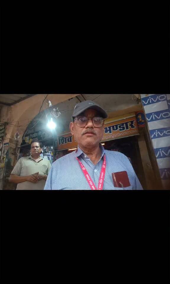 जिला अधिकारियों का पिछोर में मिठाई की दुकान पर छापा, कार्रवाई करने के बाद नहीं दिया कोई जवाब,
बड़ा सवाल यह है कि फर्जी अधिकारी थे क्या सवाल यही पूछा था क्या कार्रवाई की है आपने,
वीडियो को दबा के शेयर करें
Collector Shivpuri PRO Shivpuri
