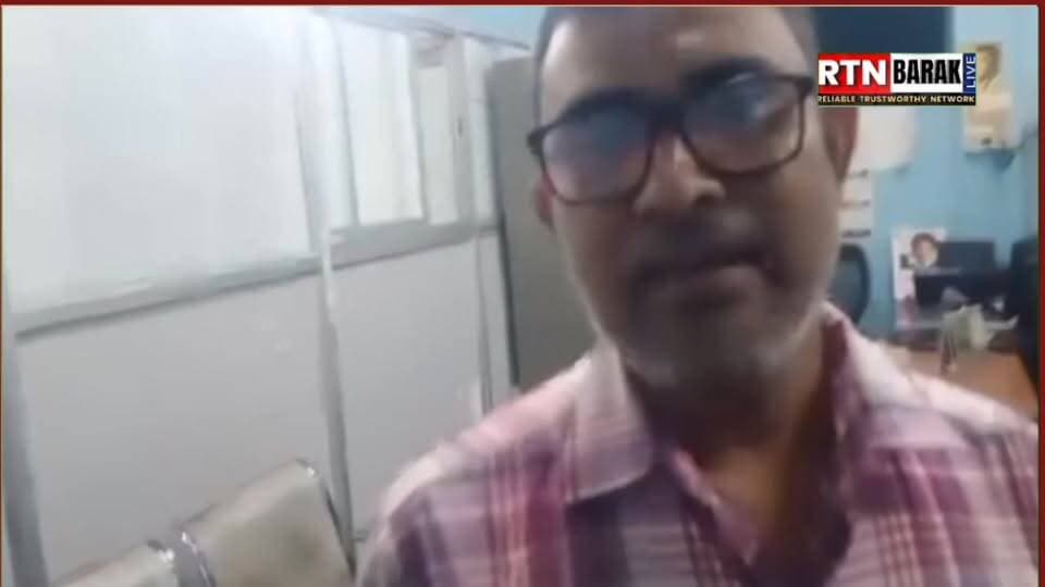 এপিডিসিএলের শিলচর ডিভিশন টু অফিসের বড়বাবুর বিরুদ্ধে দুর্ব্যবহার করার অভিযোগ, থানায় মামলার হুমকি।