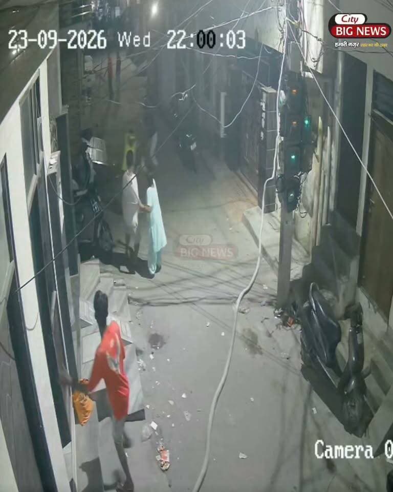 रंगदारी नहीं मिली तो ला#ठी-डं#डों से किया ह#मला! पहले बेरहमी से पी'टा, फिर घर में जमकर तोड़'फोड़
.
.
.
#haryana #hisar #citybignews #news #viral