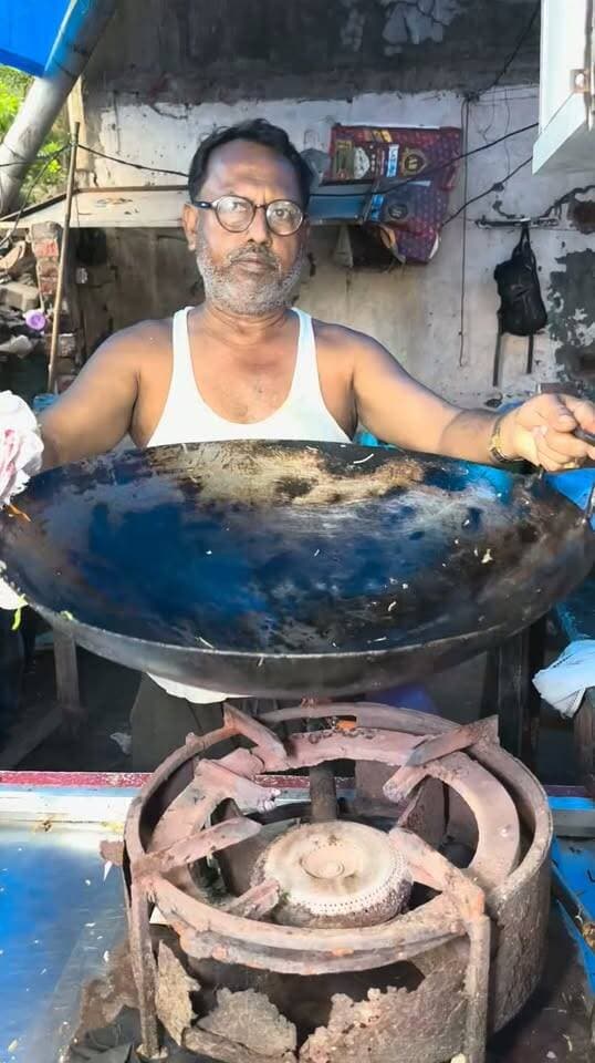Shirtless Uncle Selling Delicious Fried Rice 😱🔥 | Street Food India
#FriedRice #StreetFood #IndianStreetFood #StreetFoodIndia #Foodie #FoodViral #ViralFood #FoodShorts #StreetFoodLovers