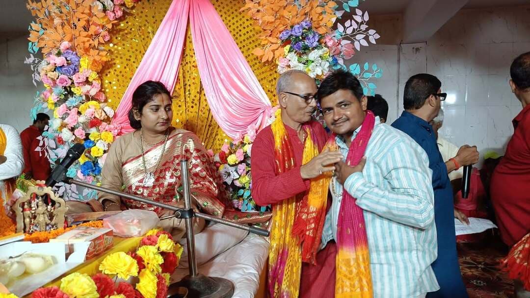 सुपौल के ऐतिहासिक गांधी मैदान में गणेश महोत्सव के उपलक्ष्य में आयोजित श्रीमद् भागवत कथा के समापन पर हम सभी पत्रकारों को किया गया सम्मानित
