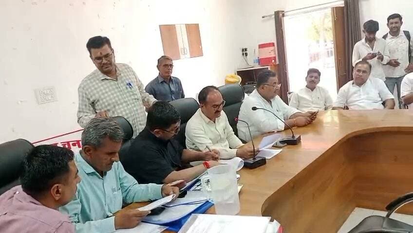 जैसलमेर में पंचायत की निकली जा रही है लॉटरी....
#jaislmer #barmer