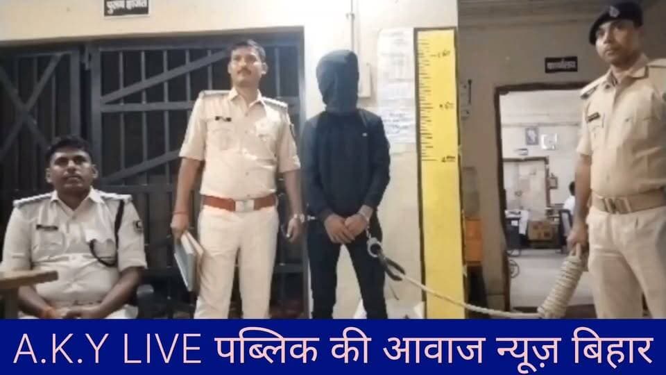 न्याय के मंदिर अरवल सिविल कोर्ट से पेट के पांच डब्बा से अधिक असमेकर चोरों ने की चोरी गुप्त सूचना के आधार पर टाउन थाना दरबारी चौधरी ने छापेमारी के दौरान तीन चोर और कुछ पेट के डब्बे किया बरामद उक्त कार्रवाई करते हुए चोरों को जेल भेजने का काम किया है Public ki Awaz Public Ki Awaz - News