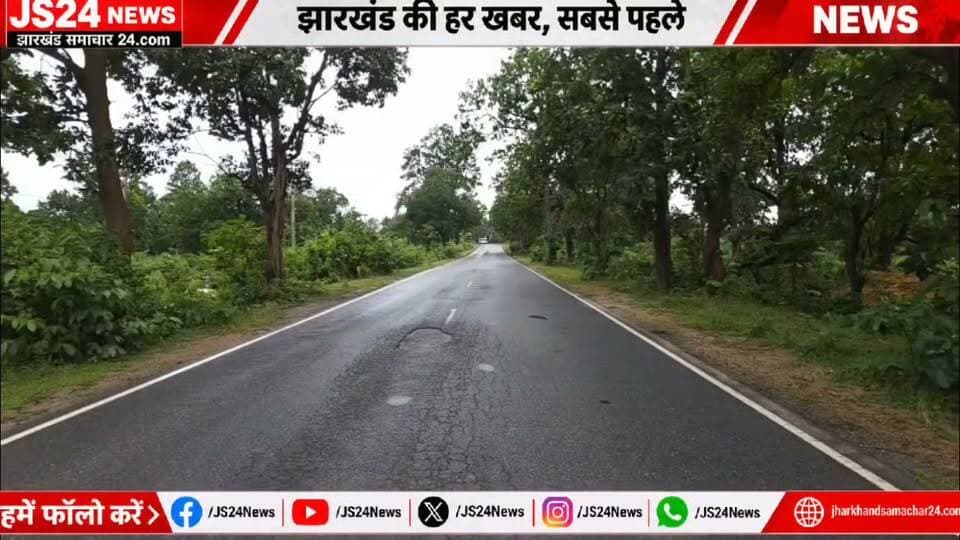 नेशनल हाईवे 143 के बीचो-बीच खड़ा है जंगली हाथी ,लोगों में डर का माहौल।