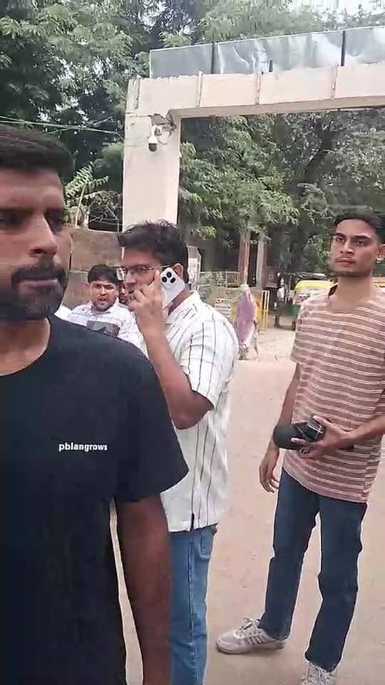 फरीदाबाद: बादशाह खान अस्पताल में इलाज के लिए आई महिला लापता, तलाश जारी
#Faridabad #BadshahKhanHospital #MissingWoman #FaridabadNews #MissingPerson #A2ZNewsUpdate
