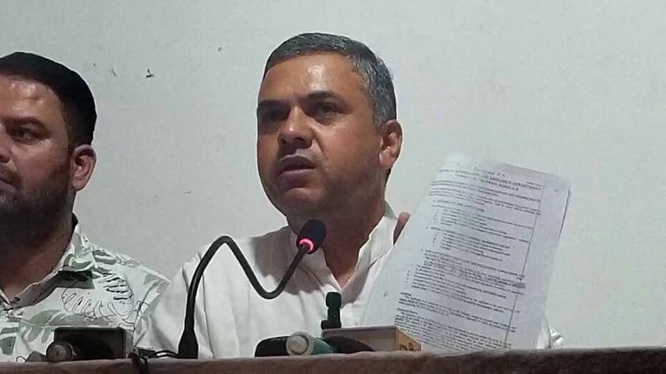 Live...🔴.रजत ठाकुर की प्रेस वार्ता में धर्मपुर विधायक चंद्रशेखर के नर्सिंग कॉलेज को लेकर उठे सवाल। चुनाव के दौरान खुद को एग्रीकल्चर से जुड़ा बताया, लेकिन नर्सिंग कॉलेज की जानकारी जनता से क्यों छिपाई गई? रजत ठाकुर ने प्रेस वार्ता में रखे कई सवाल।