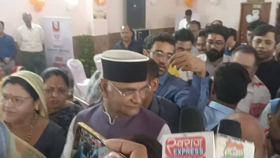 प्रभारी मंत्री और बीजेपी प्रदेश अध्यक्ष से जब किसान मॅहगाई और गौमाता के मुद्दे पर बात की तो कलेक्टर बोले हटाओ इसको #HARDA #shortvideoviralreels #virałreels #हरदा_मध्यप्रदेश #viralreels #हरदा_मध्यप्रदेश❣️ #hårdaklappar #MadhyaPradesh #hårda #teachers #madhyapradesh #मध्यप्रदेश❣️ #shortshorts #shortvideofbreels #viralvideos #shortvideo #viralrëëls #निकलकर