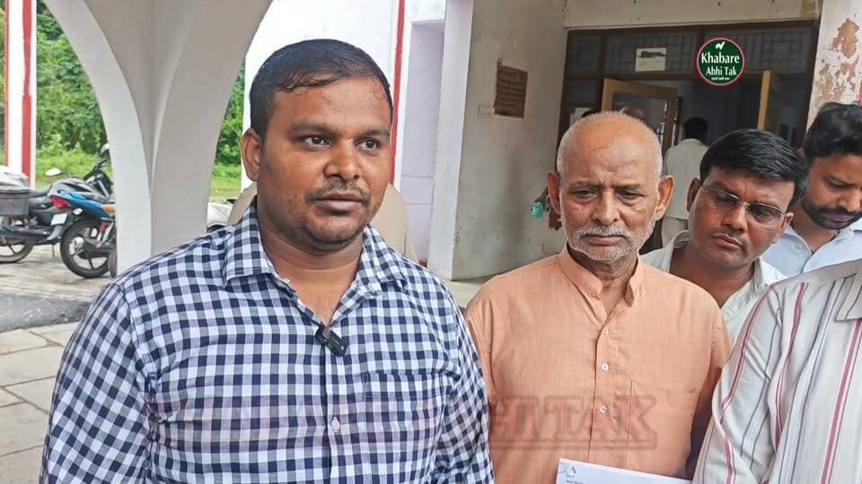 मऊ में दुकानदार ने लगाया रंगदारी मांगने और धमकी देने का आरोप, एसपी से कार्रवाई की मांग
#खबरेंअभीतक #KhabareAbhiTak #मऊ #Mau #Crime