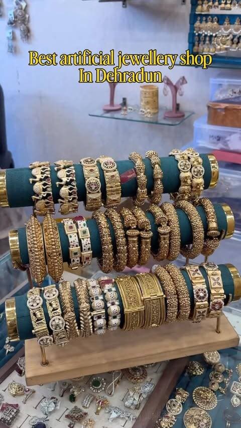 Finally, found the best shop for artificial jewellery in Dehradun. If you are finding bridal jewellery, Anti tarnish jewellery or South Indian Temple Jewellery, then visit @maitricreations2025 today.
📌location- Pritam Castel chaat wali gali (near curtain shop towards paltan bazaar)
Contact- 8272055561
.
.
#instagram #trendingreels #bridaljewelery #artificaljewellery #dehradun