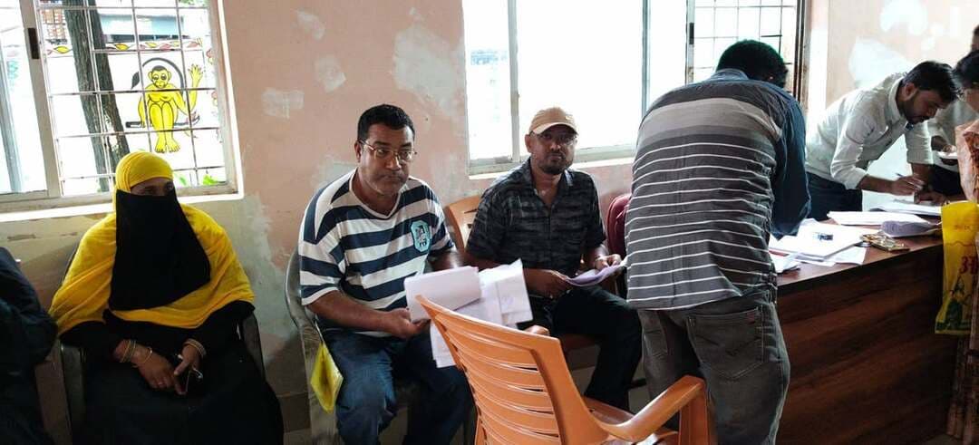SIR प्रक्रिया में नोटिस पाने वाले मतदाताओं की लोहरदगा नगर कांग्रेस अध्यक्ष ने की मदद