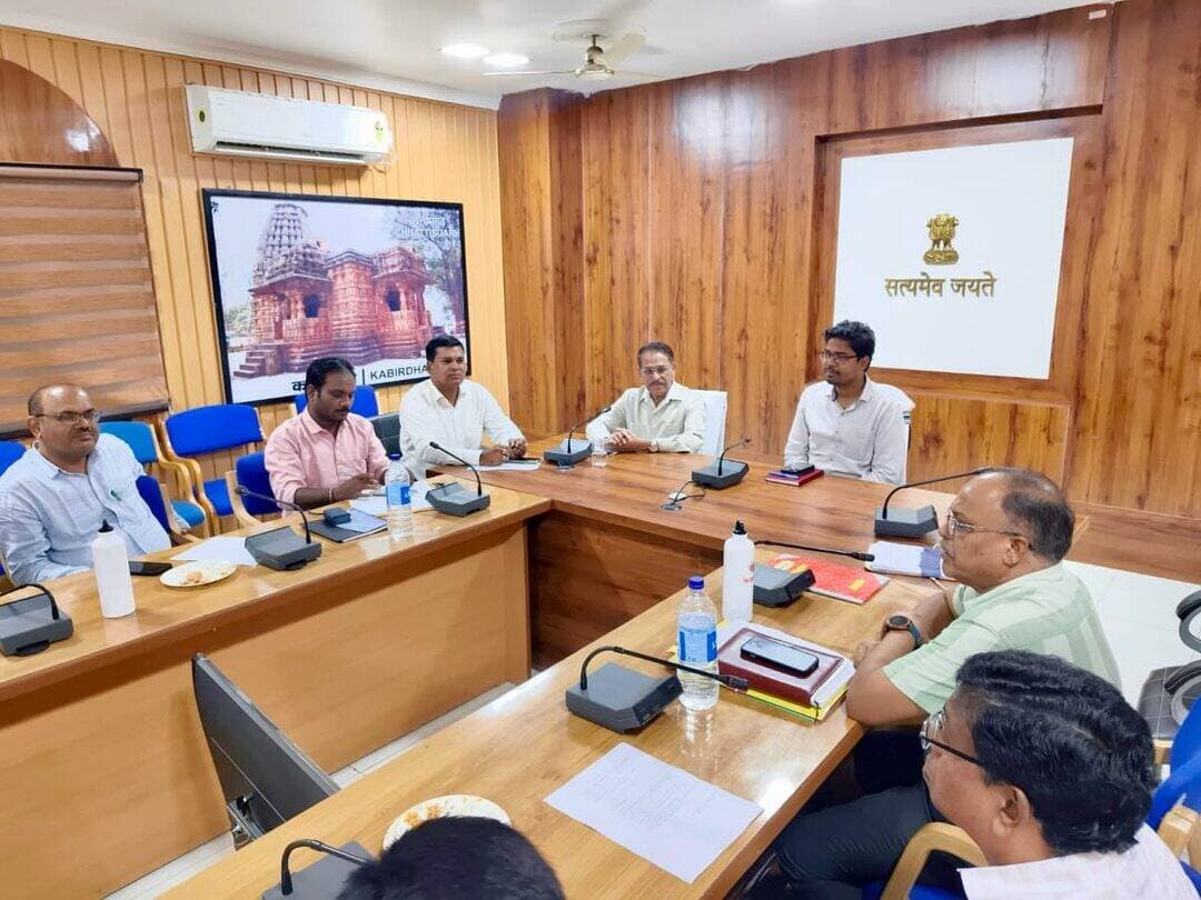 ‘सेवा संकल्प अभियान’ के अंतर्गत रक्तदान, अंगदान एवं देहदान के प्रति जनजागरूकता बढ़ाने पर जोर दिया जा रहा है। जिला समिति की बैठक में सामाजिक सहभागिता बढ़ाने का संकल्प लिया गया।
सार्वजनिक स्थलों, अस्पतालों एवं शैक्षणिक संस्थानों में जागरूकता अभियान चलाकर युवाओं और नागरिकों को इस मानवीय सेवा से जोड़ने की पहल की जाएगी।
#SevaSankalpAbhiyan #RaktDaan #AngDaan #DehDaan #Janseva Kabirdham