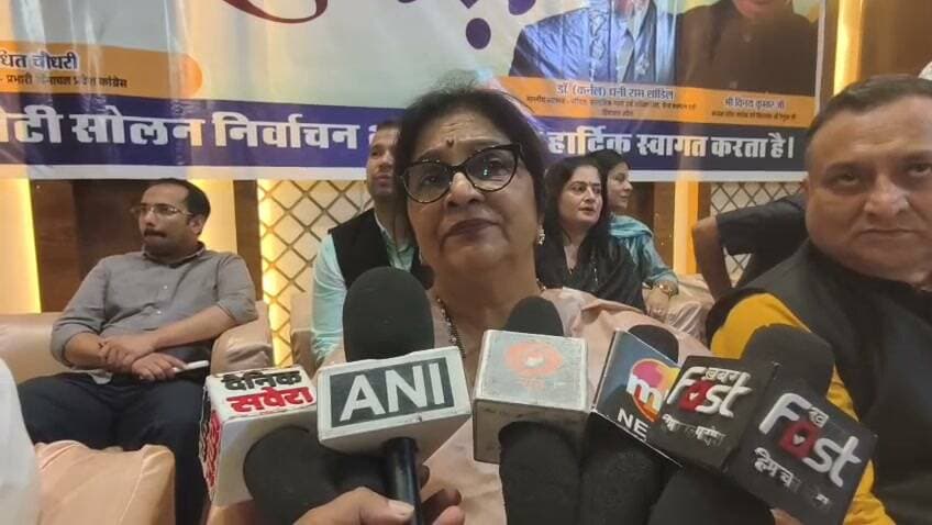 सोलन में कांग्रेस ने किया आगामी विधानसभा चुनाव की तैयारियों का आगाज। भैंस के आगे बीन बजाकर केंद्र सरकार की अनदेखी को जनता के समक्ष किया प्रस्तुत । कंग्रेस प्रभारी ने कार्यकर्ताओं में भरा जोश। कांग्रेस प्रभारी रजनी पाटिल ने कहा हम काटिकर्ताओ को कर रहे तैयार। केंद्र की जनविरोधी नीतियों के खिलाफ बीन बजाकर किया विरोध .....