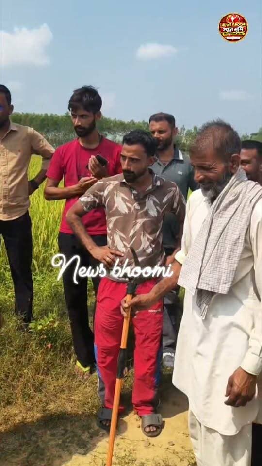 यमुनानगर के साडोरा क्षेत्र में खेतों में चारा काट रही एक महिला के आगे अचानक आया 8 फीट लंबा अजगर