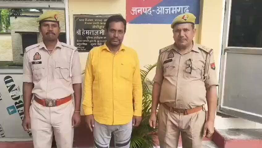 शादी का झांसा देकर संबंध बनाने और अश्लील फोटो-वीडियो वायरल करने की धमकी का आरोपी मुंबई से गिरफ्तार, NBW जारी होने के बाद तकनीकी लोकेशन से मिला सुराग, मुंबई साकीनाका से गिरफ्तारी के बाद ट्रांजिट रिमांड पर आजमगढ़ लाया गया
आजमगढ़
https://abckhabar.in/?p=8518