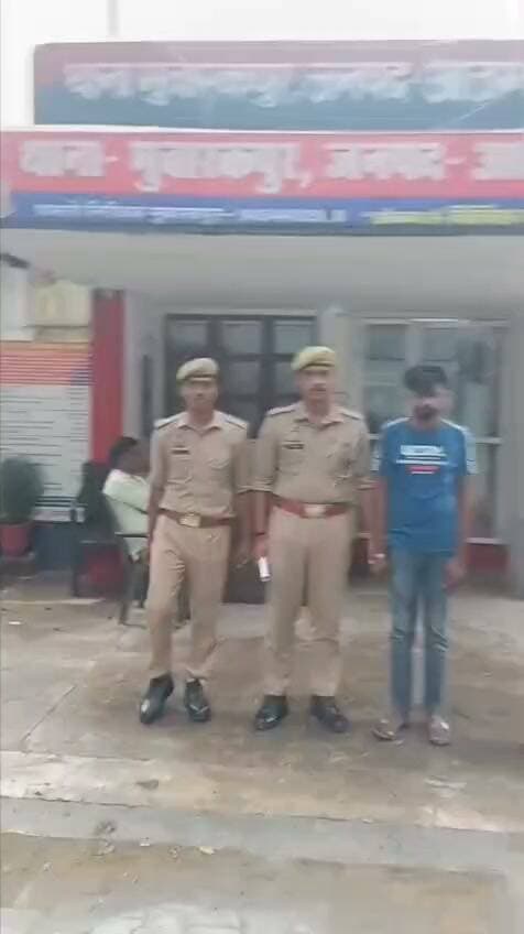 नाबालिग को बहला-फुसलाकर भगाने का वांछित आरोपी गिरफ्तार, पुल के पास पुलिस ने दबोचा, अपहृता पहले ही बरामद
आजमगढ़
https://abckhabar.in/?p=8515
