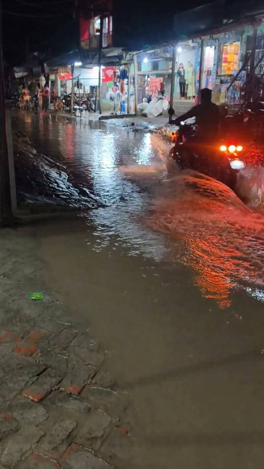 बेर चौक बारिश के पानी से डूबा !!😱!!
#barish #berchowk #pani #rain #news #viral #short