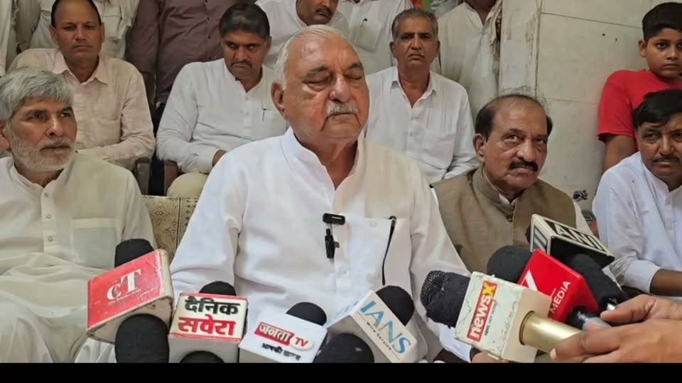 80 साल के होकर भी जवान है भूपेंदर हुड्डा,पत्रकार से कहा बेसक दौड़ लगा ले #bhupenderhooda #rohtakmdu