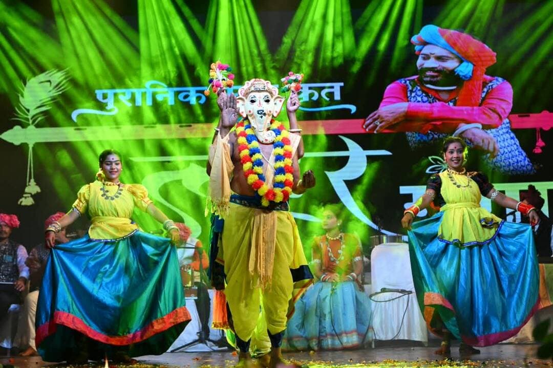 छत्तीसगढ़ी लोक संस्कृति के रंगों से सजी 9वीं सांस्कृतिक संध्या, ‘लहर गंगा’ ने बांधा समां
गौरी-गौरा, पंथी, पंडवानी, राऊत नाचा, सुवा और कर्मा की प्रस्तुतियों से जीवंत हुई लोक परंपराएं
#41chakradharsamaroh #chakradharsamaroh2026 #raigarh