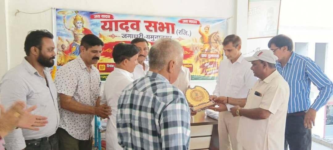 श्री यादव सभा जगाधरी-यमुनानगर द्वारा महान स्वतन्त्रता सैनानी वीर बलिदानी महाराजा राव तुलाराम जी बलिदान दिवस यादव सभा भवन, सरपंच धर्म कांटा, मंडोली मे मनाया गया। कार्यक्रम का आरम्भ राव तुला राम जी की प्रतिमा पर अतिथियों, सभा के पदाधिकारियों एवं सर्व समाज बच्चों, महिलाओं और पुरुषों द्वारा पुष्प अर्पण कर किया गया। कार्यक्रम में मुख्य अतिथी डॉo अतुल यादव, प्रधान यादव सभा कुरूक्षेत्र एवं विशिष्ट अतिथि बलवंत यादव, प्रधान यादव सभा अम्बाला रहें। सभा में मंच संचालन करते हुए डॉo, रविश चौहान ने बताया की अतिथियों को प्रधान यादव सभा जगाधरी-यमुनानगर जय प्रकाश एवं उनके साथियों दया राम यादव, राम कृपाल यादव, अमर यादव, पवन यादव, मनोज यादव, परमानन्द यादव राम कृष्ण यादव, डॉ देवेन्द्र यादव, आदि ने पुष्प माला पहनाकर सम्मानित किया। मुख्य अतिथी डॉo अतुल यादव ने राव तुलाराम की जीवनी पर प्रकाश डाला। उन्होनें 1857 की क्रांन्ति मे उनके एवं उनके महत्वपूर्ण योगदान के बारे मे बताया। सभा को जयप्रकाश यादव, अमर यादव, पवन प्रताप यादव, मनोज यादव, रामकुमार यादव, परमानन्द यादव आदि ने सम्बोधित किया। सभा की ओर , डॉo अतुल यादव, बलवंत यादव, डॉo रविश चौहान, जयप्रकाश यादव आदि को स्मृति चिन्ह भेंट कर सम्मानित किया गया। कार्यक्रम के अंत मे डॉo देवेन्द्र यादव ने आयोजकों का धन्यवाद करते हुए बताया की इस प्रकार के सम्मेलन हरियाणा के हर जिले में आयोजित किए जाने हैं। उन्होंने कहा की यादव सभा सर्व समाजहित में समाज में व्याप्त कुरीतियों जैसे की दहेज प्रथा, नशा मुक्ति, निरक्षरता आदि को दूर करने का कार्य करती रहेगी।